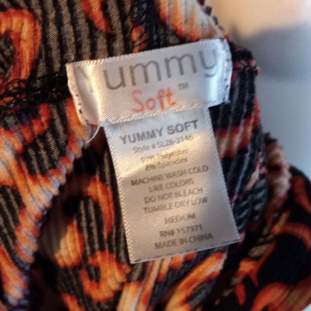 Yummy Soft Long Sleeves Cropped Style Hoodie Size Medium - Picture 8 of 12